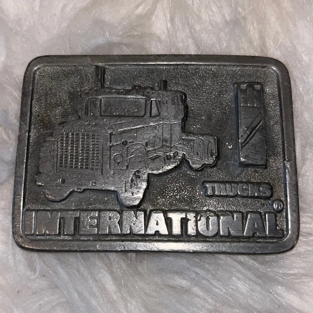 Solid pewter international truck trucking belt buckle vintage - Picture 1 of 5